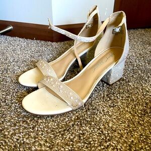 DONATING TOMORROW [Betsey Johnson] White Pearl Mari Heels